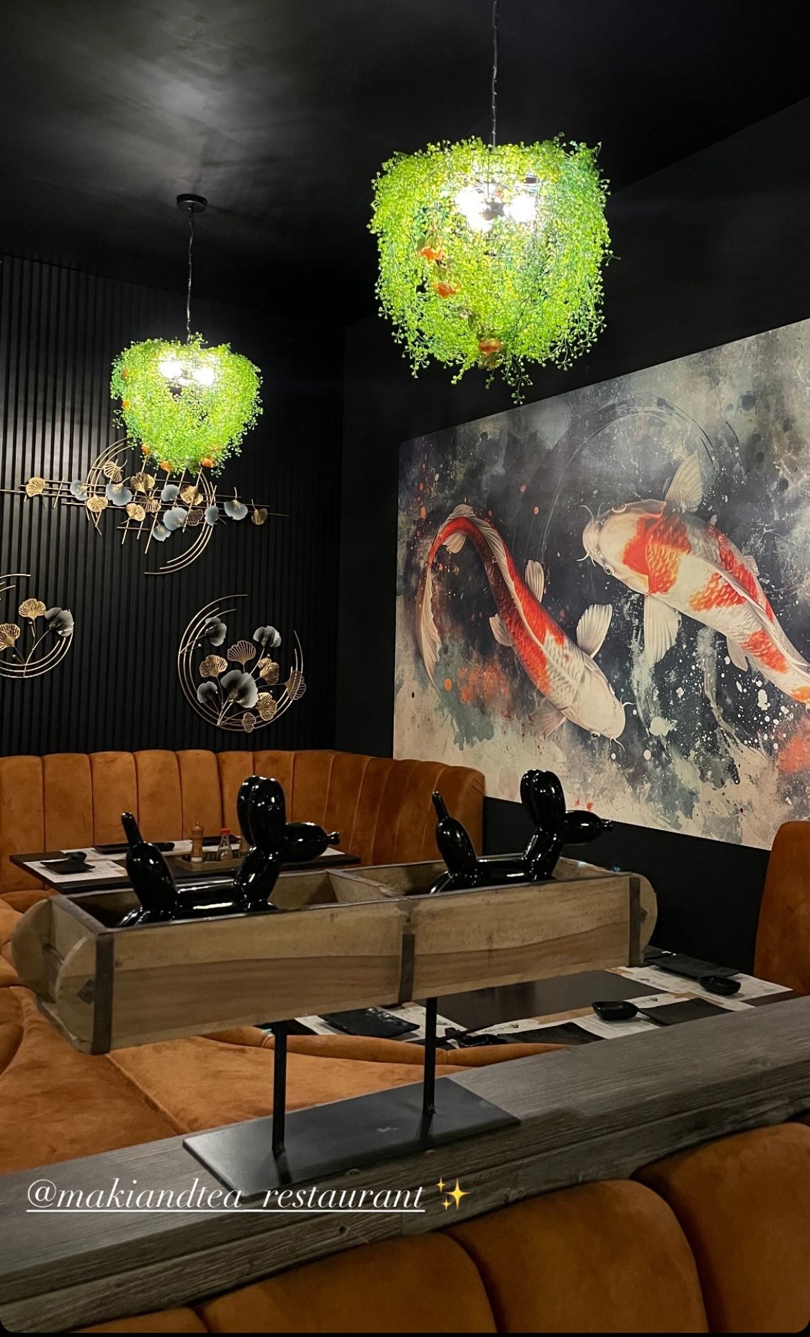 Stimmungsvoller Wanddruck im Restaurant Maki & Tea